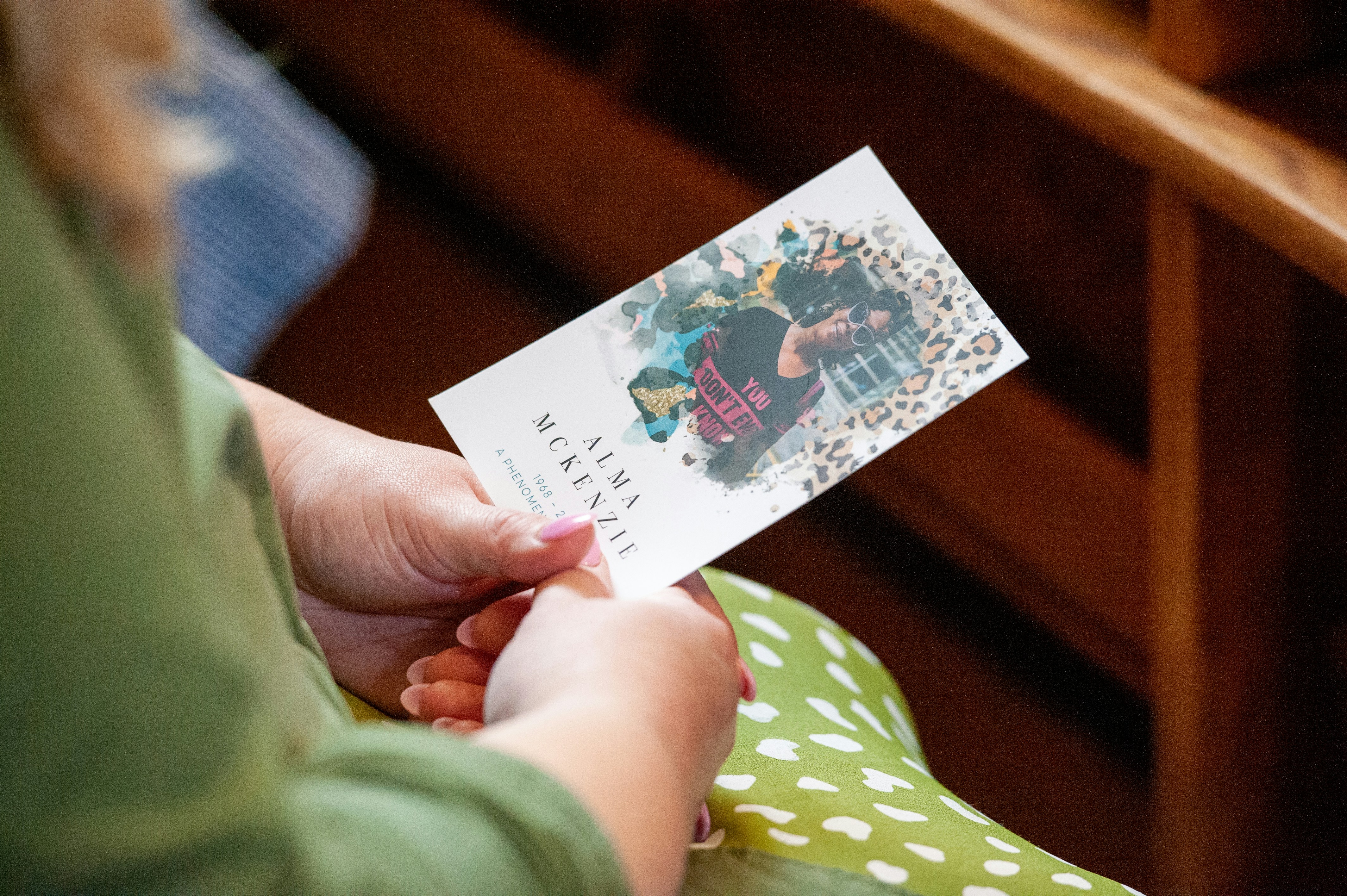 photo-1644670945696-b23b6a205929